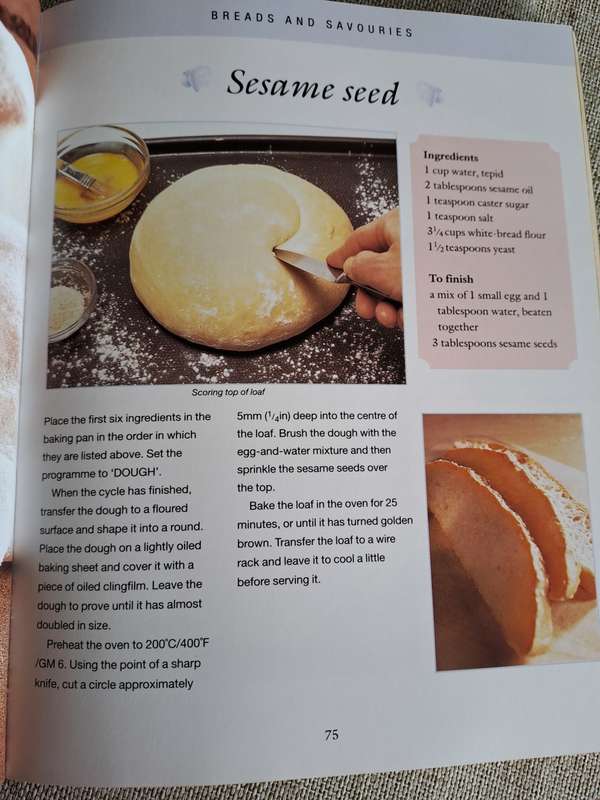 One Hundred Bread Machine Recipes - Vicki Smalleood
