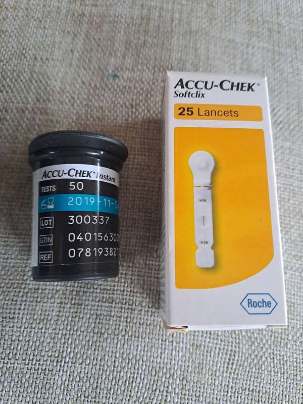 Blood Glucose Monitoring System Accu-Check Instant Roche
