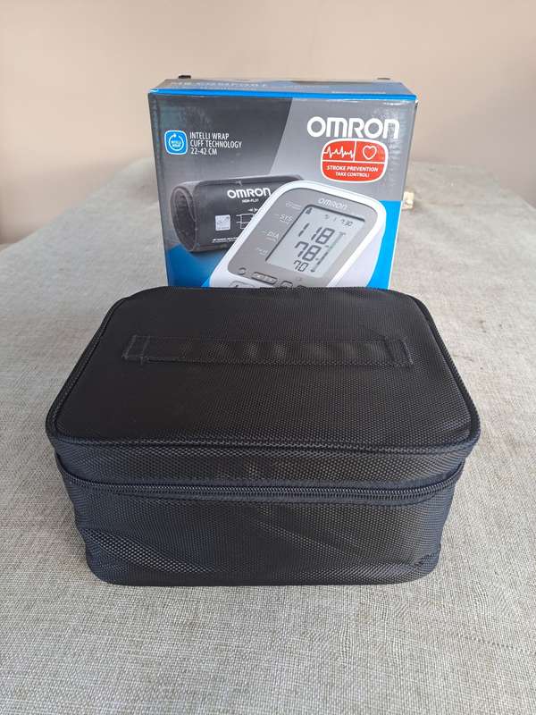 Omron Automatic Blood Pressure Monitor M6 Comfort