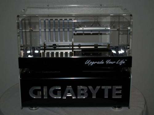 GIGABYTE EXTREME GAMING DISPLAY CHASSIS