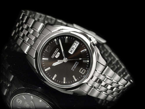 CLEARANCE SALE! SEIKO 5 AUTOMATIC 21 JEWELS BLACK FACE DAY DATE DISPLAY MENS WATCH