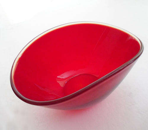 VINTAGE SWEDISH RED GLASS BOWL SIMILAR TO THE FAMOUS FUGA RANGE BY ORREFORS