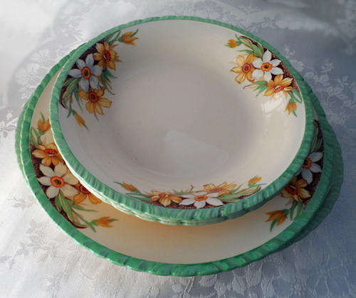 VINTAGE NEW HALL HANLEY PART SET CIRCA 1930 - MADE IN STAFFORDSHIRE ENGLAND