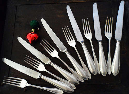 JOSEPH RODGERS & SONS CUTLERS TO HIS MAJESTY SHEFFIELD ENGLAND - COLLECTION KNIVES AND FORKS