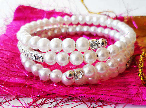EXQUISITE! MULTI STRAND PEARL AND DIAMANTE BRACELET