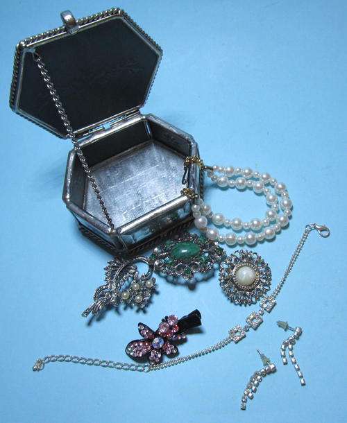 JEWELLERY BOX FULL OF GOODIES