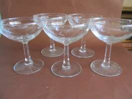 CHAMPAGNE GLASSES