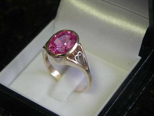 SOLID 9CT YELLOW GOLD 4.90 CARAT SAPPHIRE RING