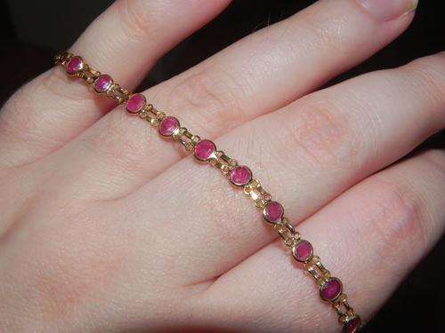 **GORGEOUS** Vintage 9ct Yellow Gold Genuine Ruby Bracelet