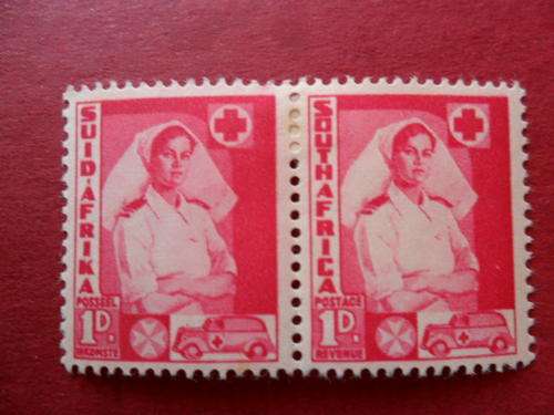 UNION OF S.A. - 1942/4 - 1d PAIR - MINT