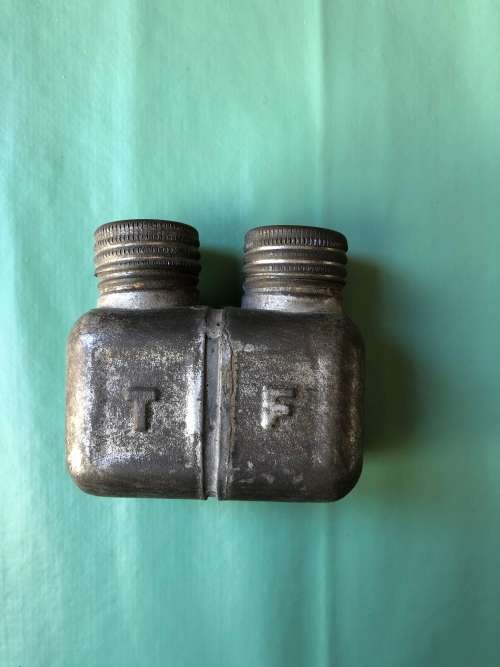 Hungarian oil and solvent can