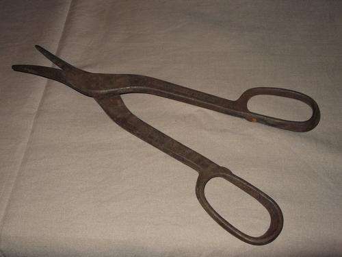 Scissor for cutting Tin