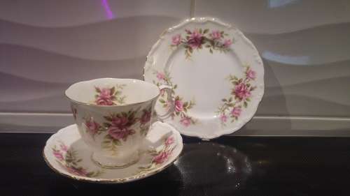 Royal Albert "Romance" Trio's