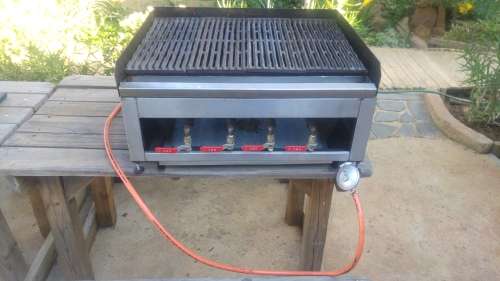 4 Burner gas grill