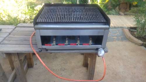4 Burner gas grill