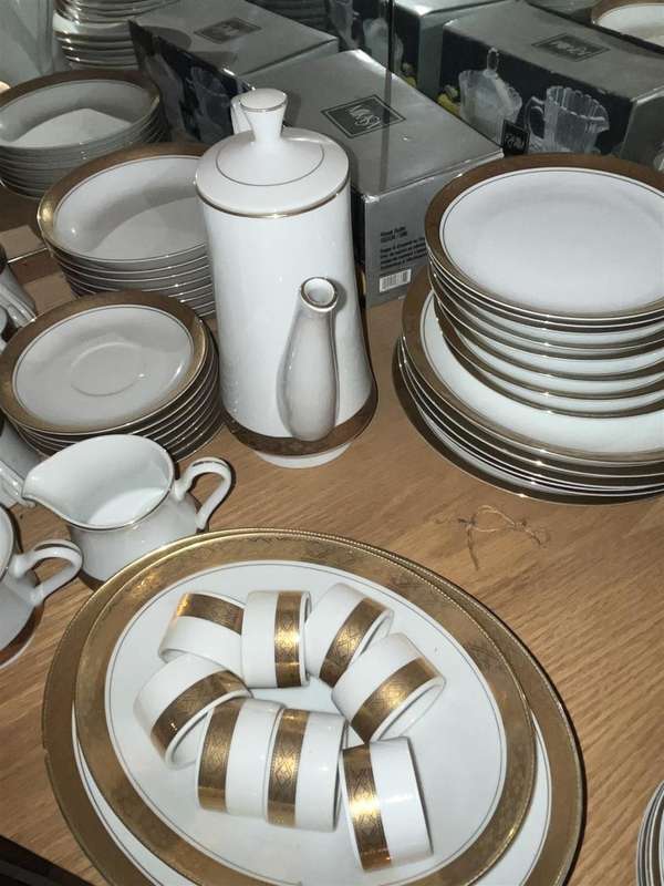 Gary Barr, Presidential Collection, Dinner Service, Reflections in gold.