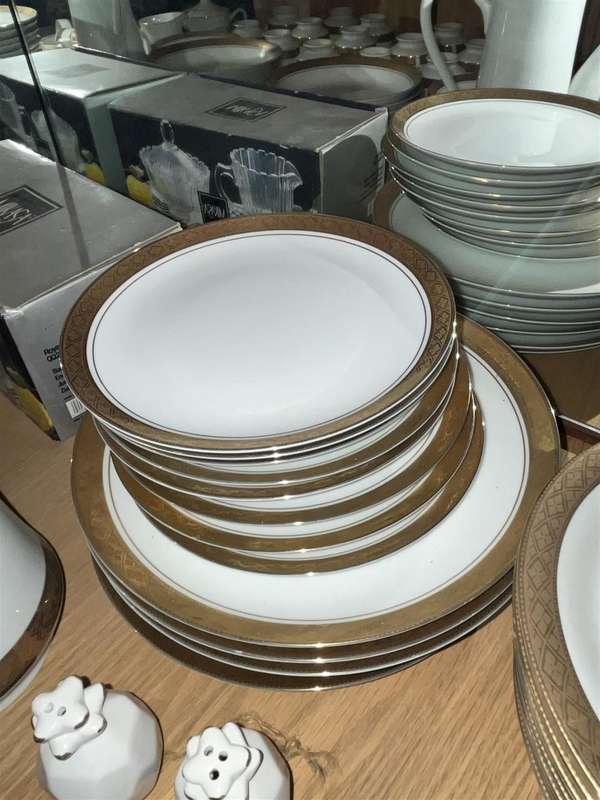 Gary Barr, Presidential Collection, Dinner Service, Reflections in gold.