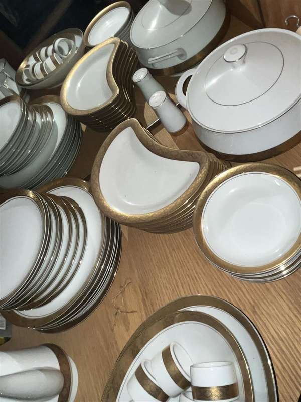 Gary Barr, Presidential Collection, Dinner Service, Reflections in gold.