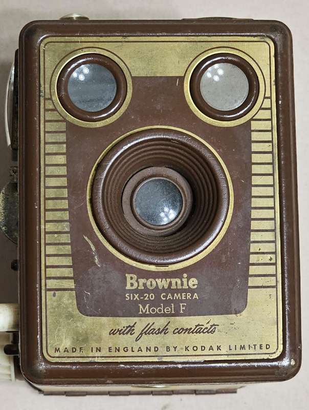 Vintage Kodak Brownie SIX-20 Model F Box Camera - BEAUTIFUL RARE CONDITION