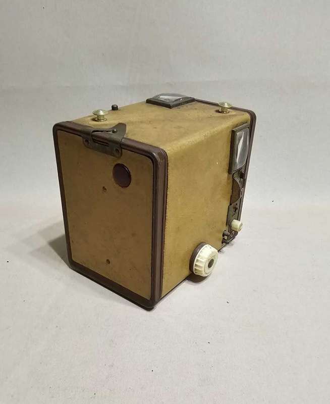 Vintage Kodak Brownie SIX-20 Model F Box Camera - BEAUTIFUL RARE CONDITION