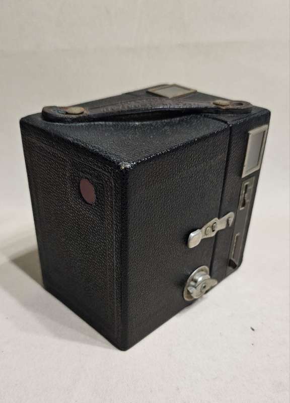 Vintage Kodak SIX-20 POPULAR BROWNIE Box Camera - ORIGINAL RARE CONDITION