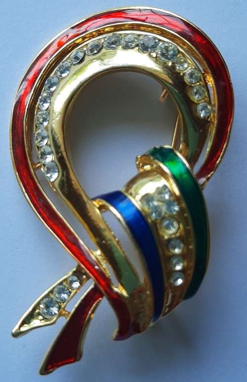 Beautiful bow brooch
