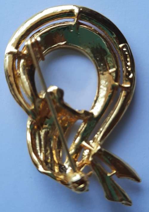 Beautiful bow brooch