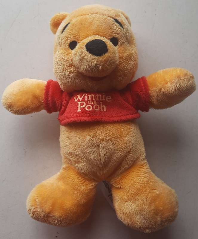 Winnie The Pooh small (19cm tall)