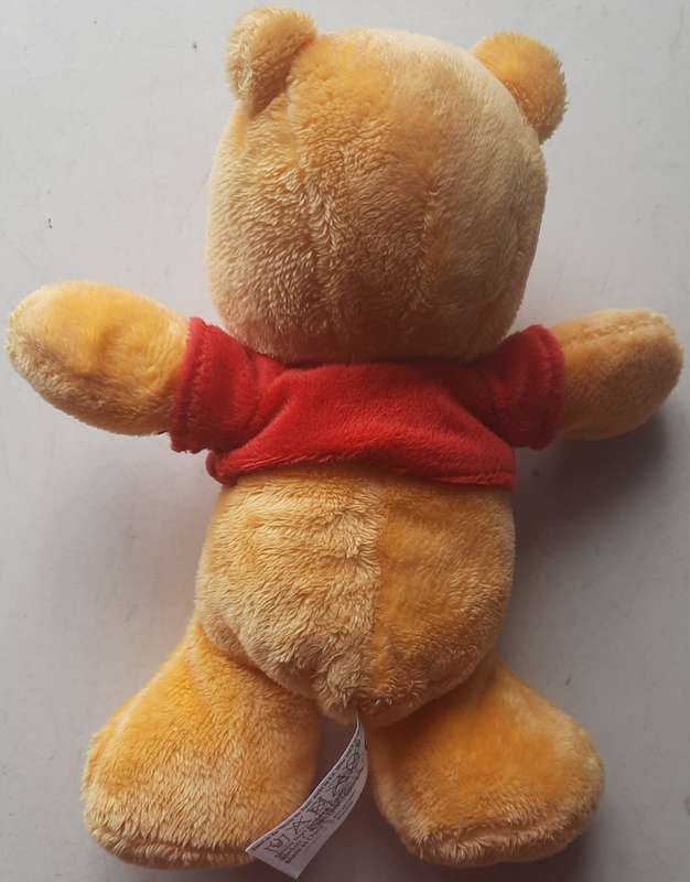 Winnie The Pooh small (19cm tall)