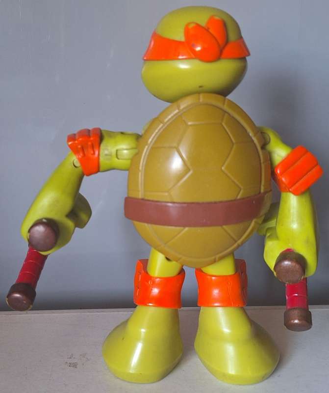Teenage Mutant Ninja Turtles Michelangelo (15cm tall)