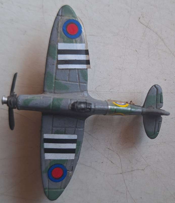 Tootsie Diecast spitfire (6cm wide, 4.5 length)