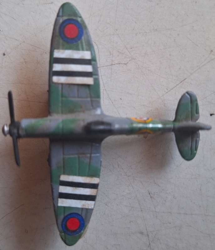 Tootsie Diecast spitfire (6cm wide, 4.5 length)