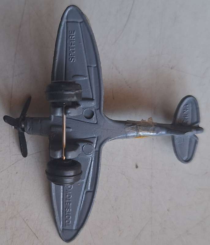 Tootsie Diecast spitfire (6cm wide, 4.5 length)