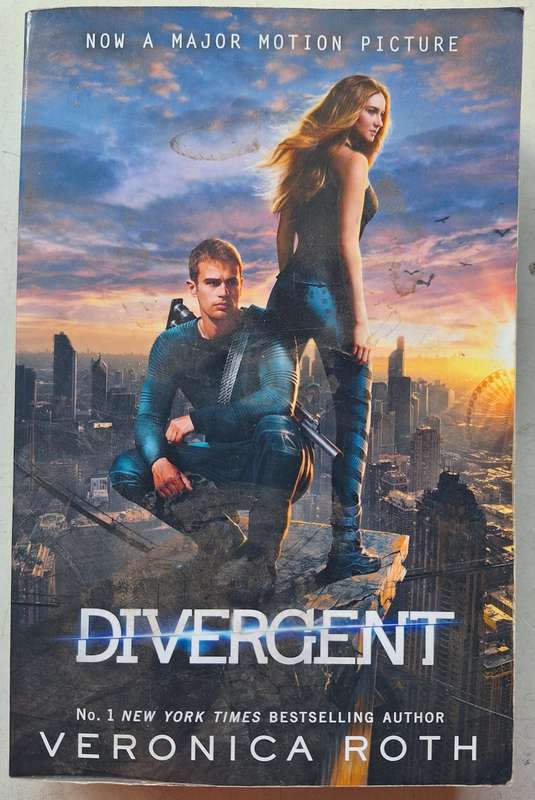 Divergent by Veronica Roth