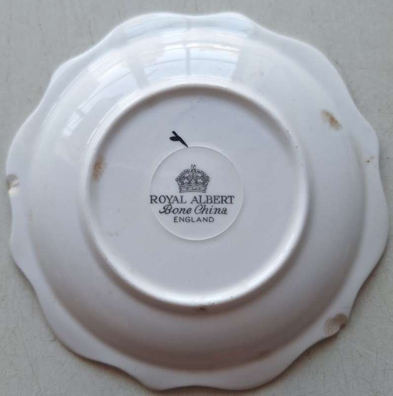 Flower saucer (Royal Albert Bone China) 11cm across