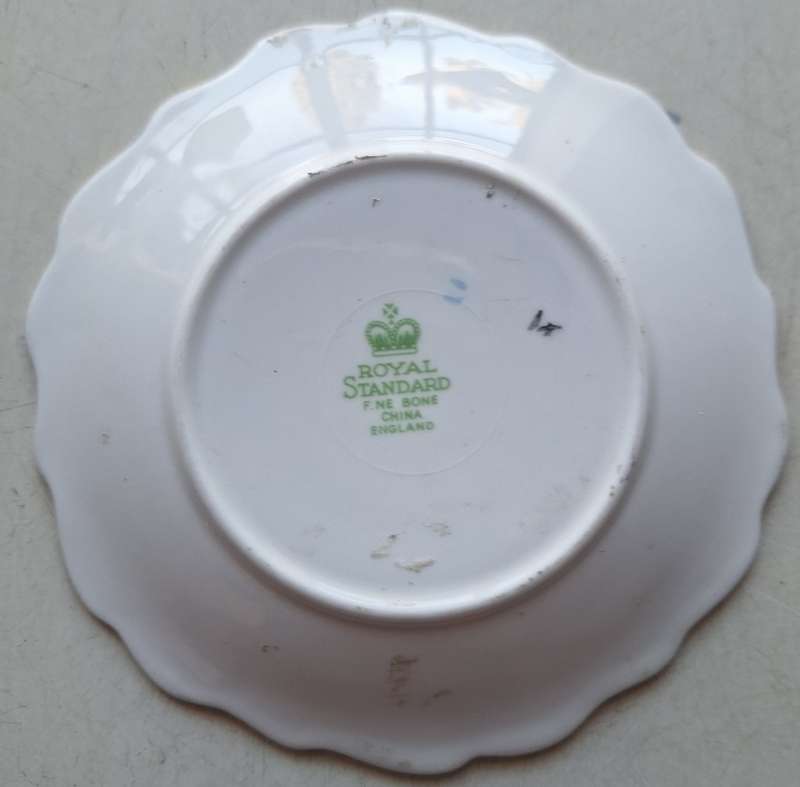 Horse and Trailer saucer (Royal Standard Bone China) 11 cm across