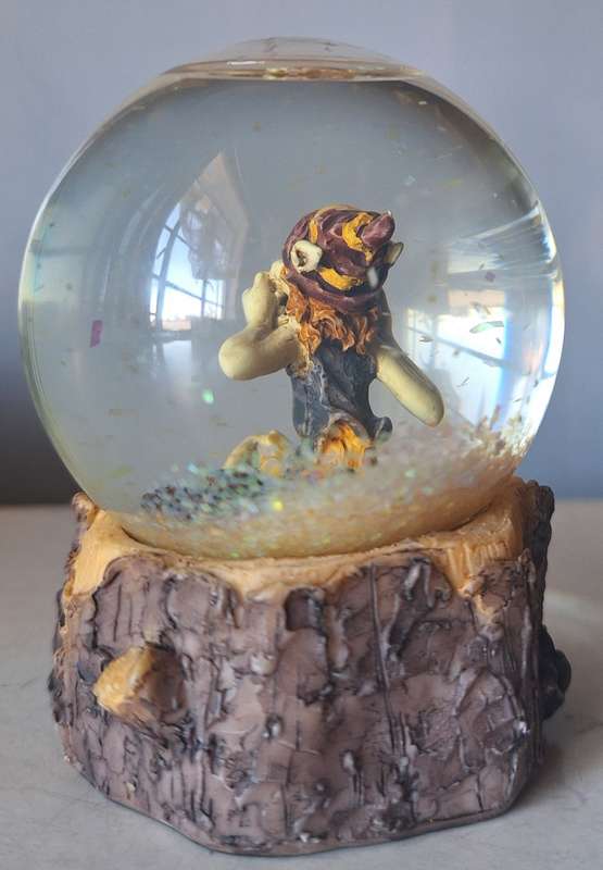 Sitting Pixie Snow globe