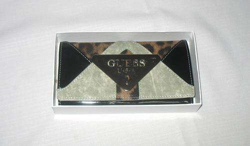 Brand New GUESS Wallet ( Crazy R1 Start )