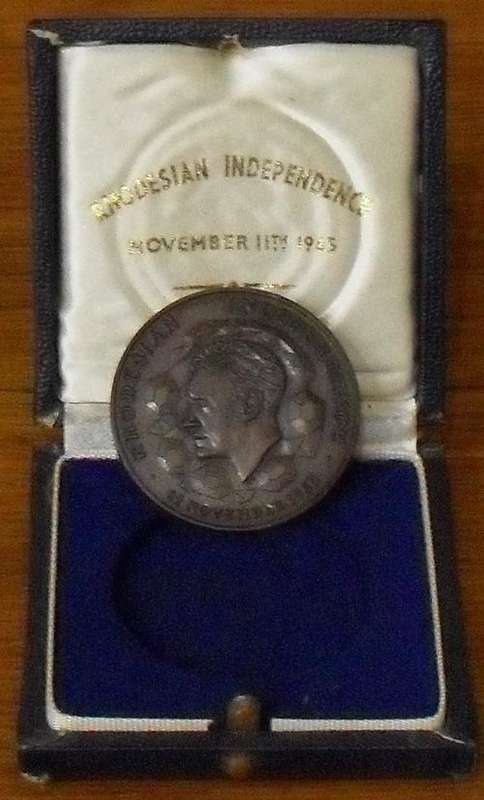 *** R1 START !!! *** 1965 Rhodesia Independence Medallion