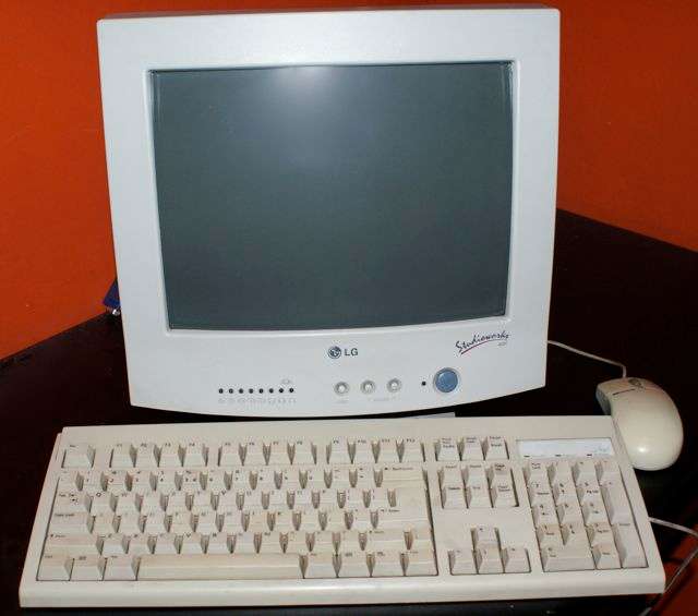14" CRT monitor - LG Studioworks