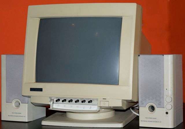 14" CRT monitor