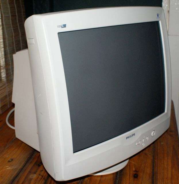 Philips - 17" CRT monitor
