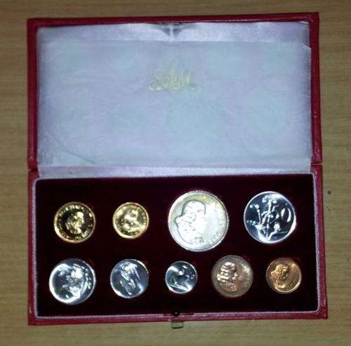 1966 Long Proof Set. Including R1 and R2 Gold coin.