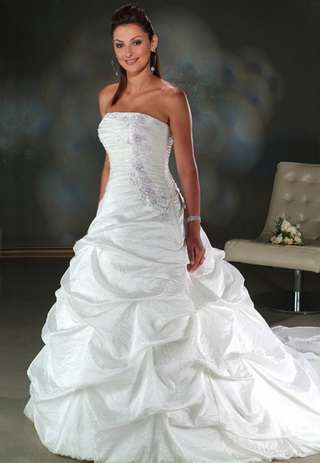 LAST DAY @ THIS PRICE!!  Wedding Dress (Free Veil or Tiara)  - **Free Delivery to your door