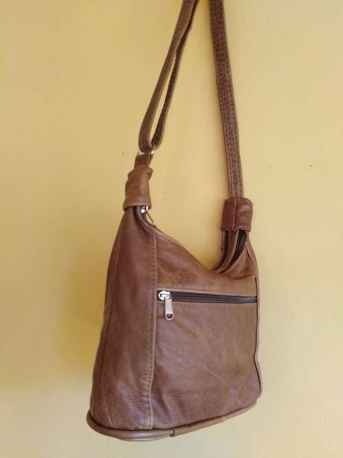 GENUINE LEATHER LADIES HANDBAG - SMART AND FASHIONABLE