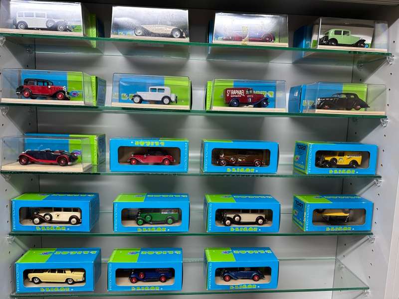 DINKY TOYS