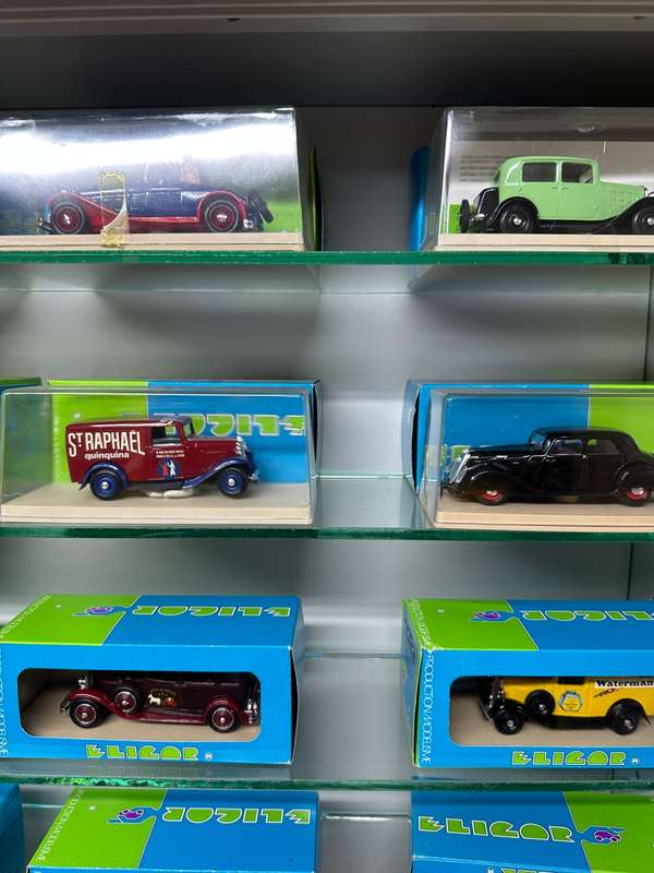 DINKY TOYS