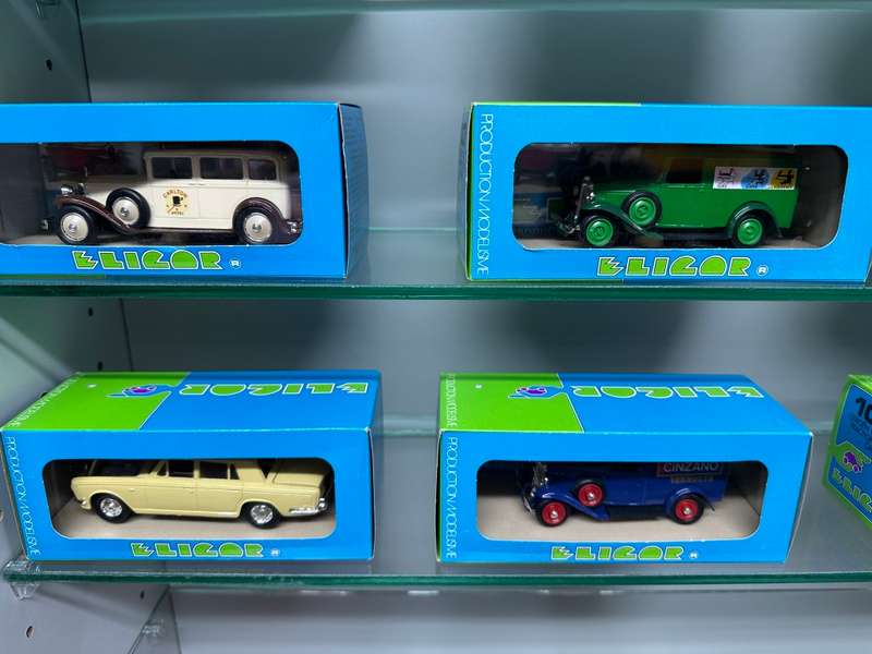 DINKY TOYS