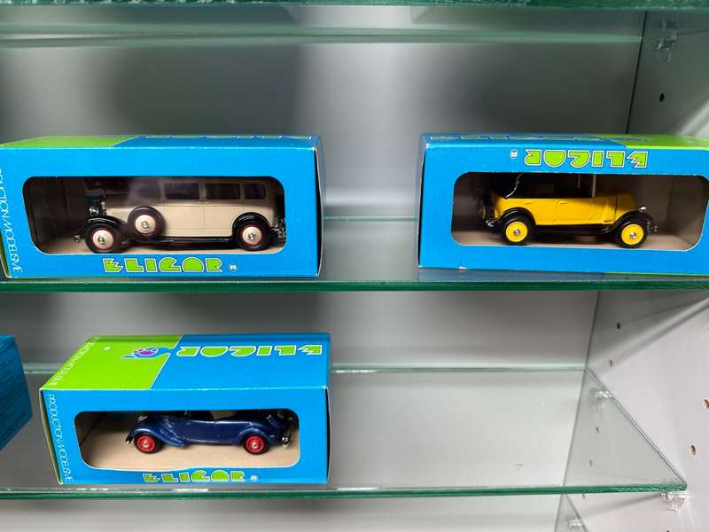 DINKY TOYS