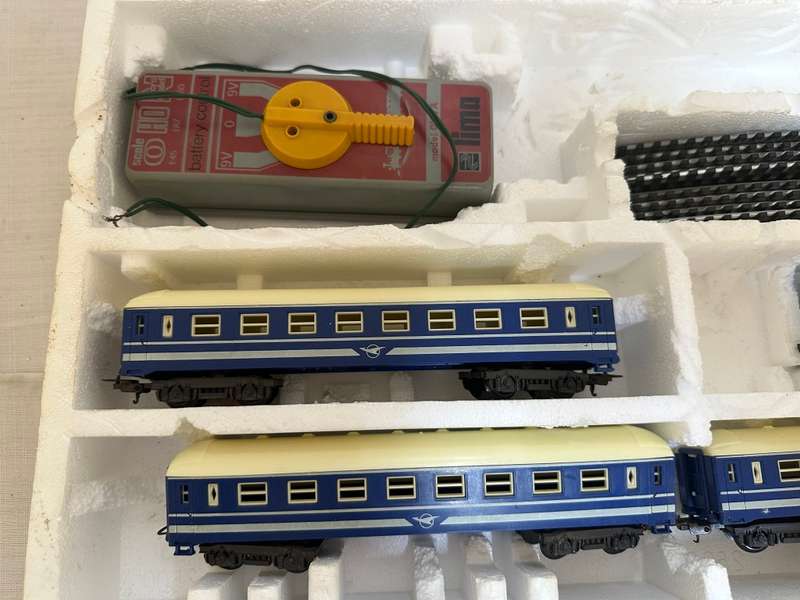 MODEL TRAIN